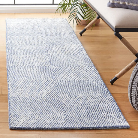 Safavieh Soho 2'-3" x 8'-0" Rug in Navy / Ivory