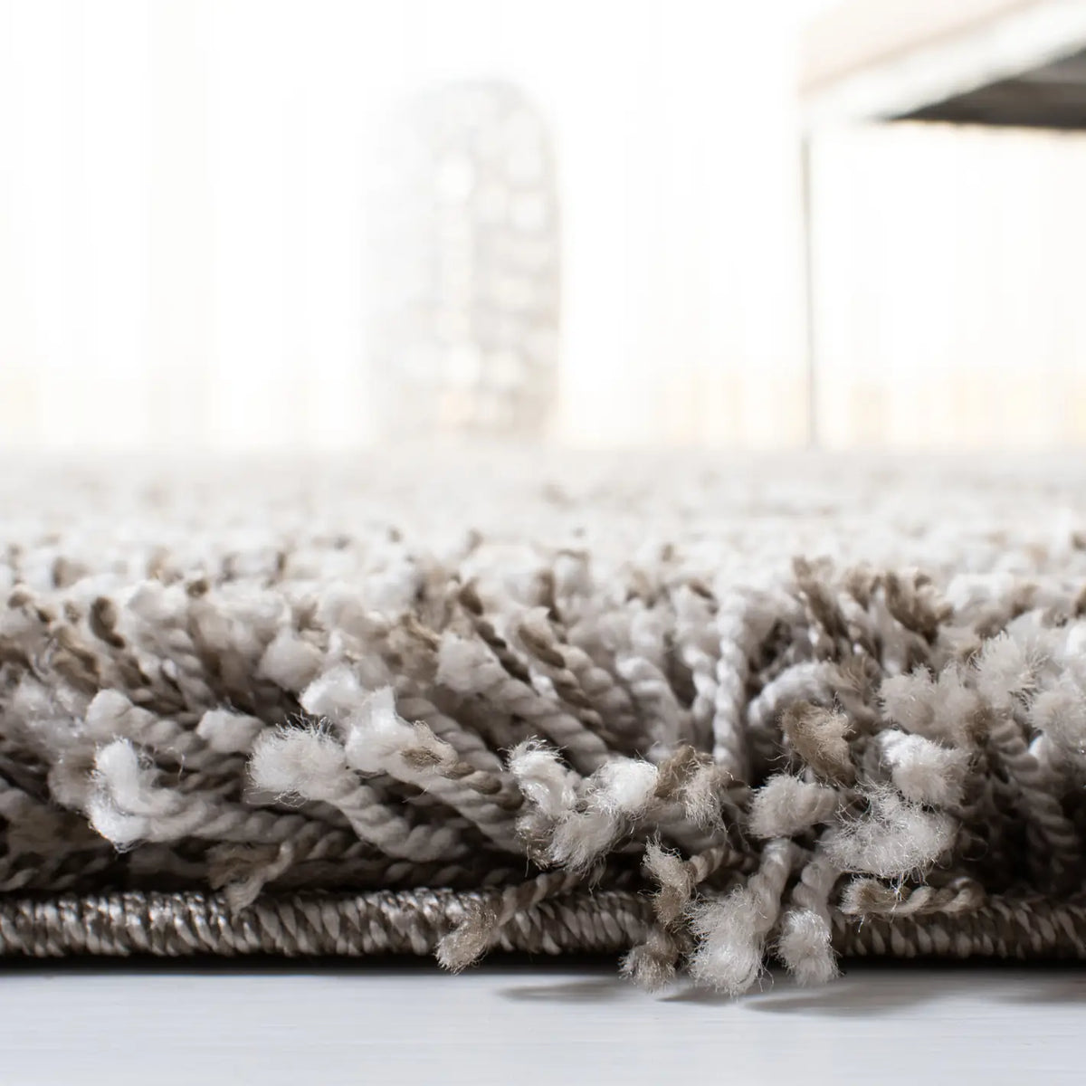 Safavieh Hudson Shag 4'-0" x 6'-0" Rug in Grey / Ivory