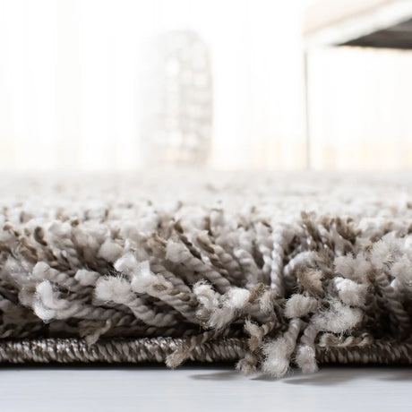 Safavieh Hudson Shag 4'-0" x 6'-0" Rug in Grey / Ivory