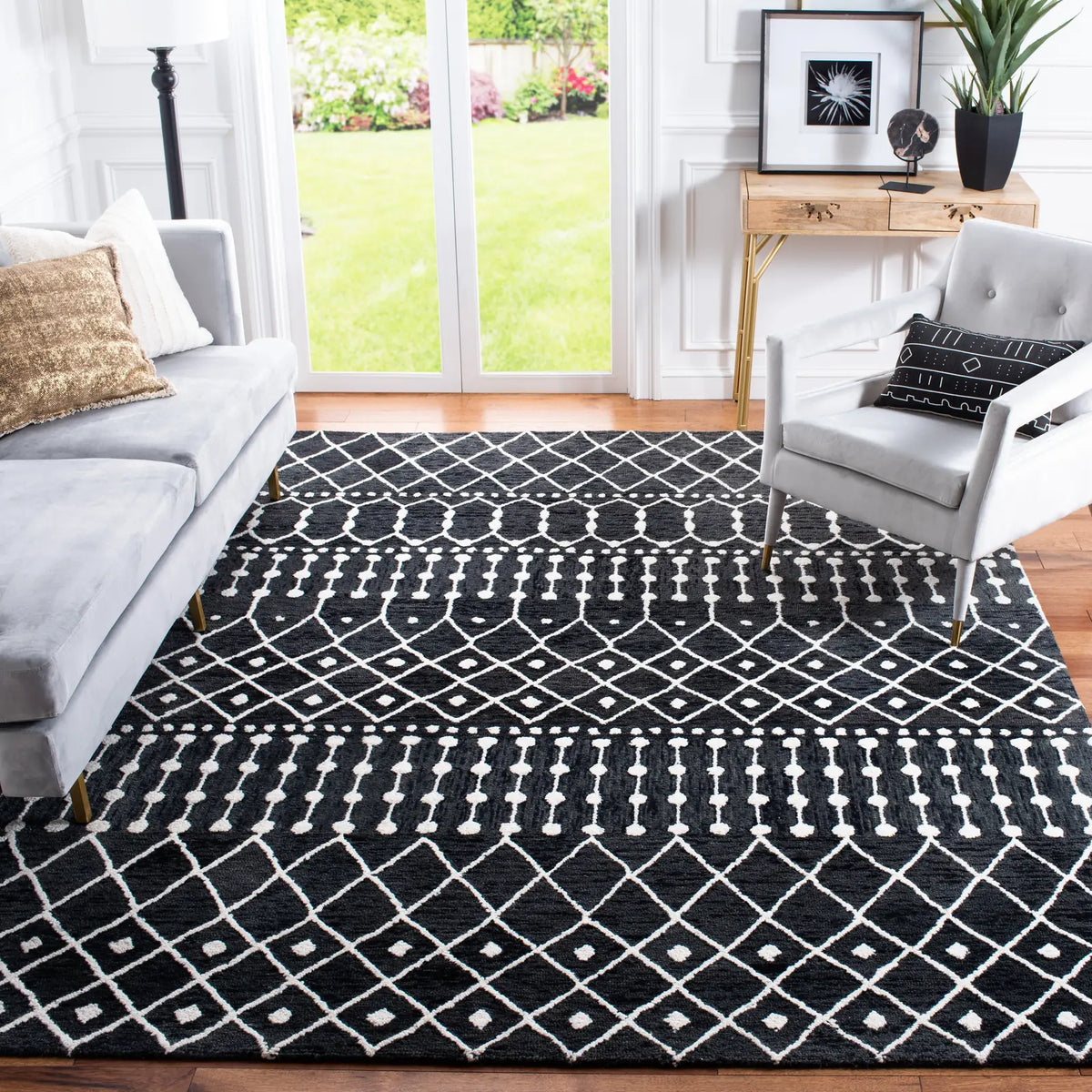 Safavieh Blossom 10'-0" x 14'-0" Rug in Black / Ivory
