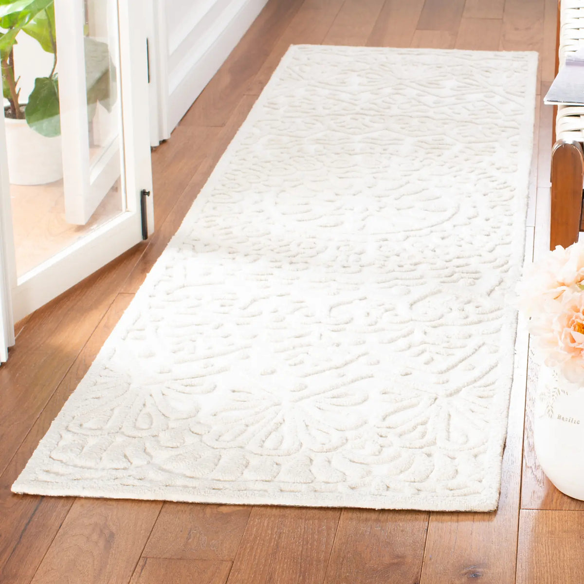 Safavieh Trace 2'-3" x 9'-0" Rug in Ivory / White