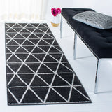 Safavieh Adirondack 2'-6" x 8'-0" Rug in Black / Ivory