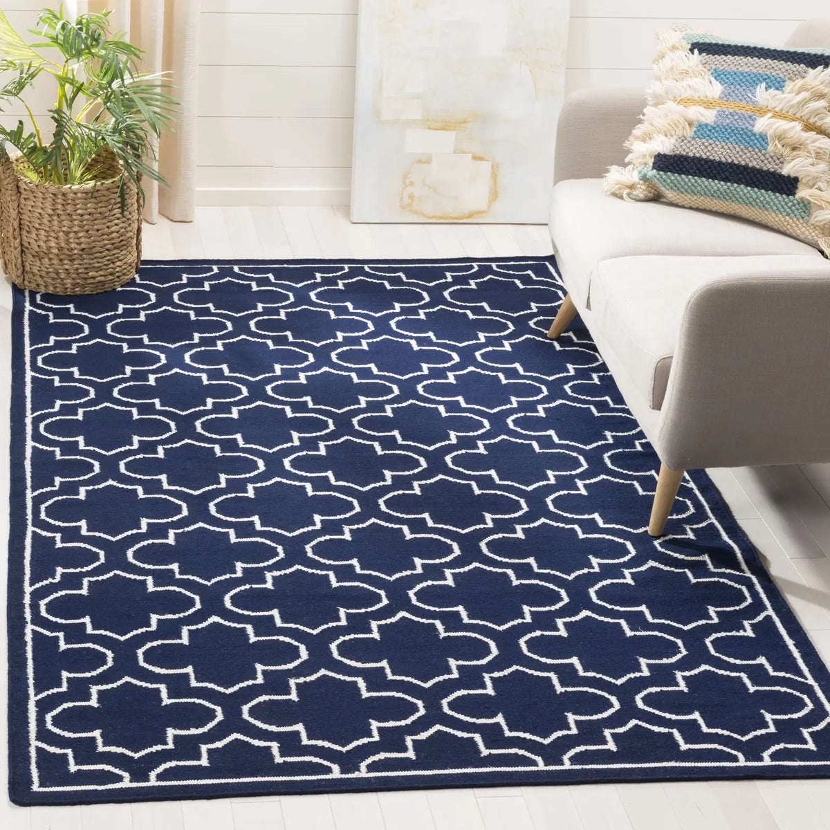 Safavieh Dhurries 5'-0" x 8'-0" Rug in Navy / Ivory