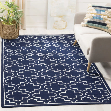 Safavieh Dhurries 5'-0" x 8'-0" Rug in Navy / Ivory