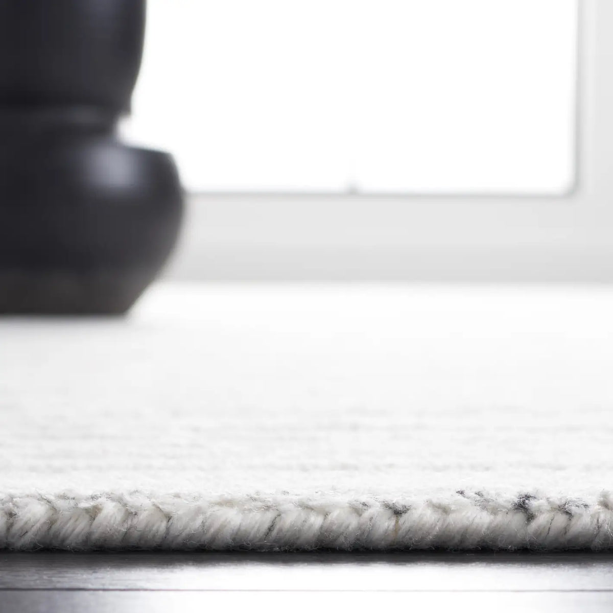 Safavieh Elements 4'-0" x 6'-0" Rug in Ivory
