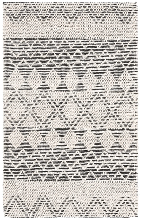Safavieh Natura 3'-0" x 5'-0" Rug in Black / Ivory
