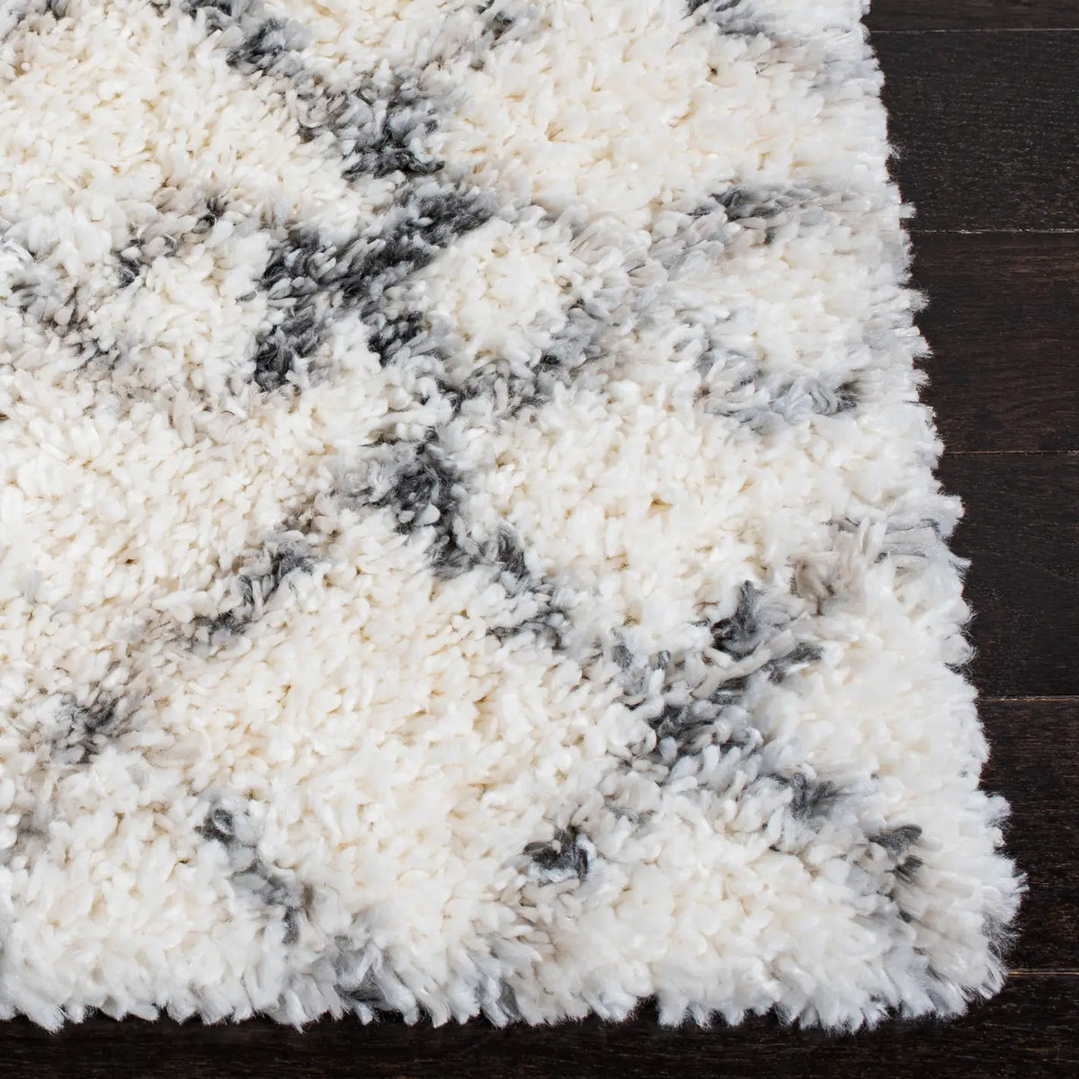 Safavieh Fontana Shag  800 4'-0" x 6'-0" Rug in Ivory / Grey