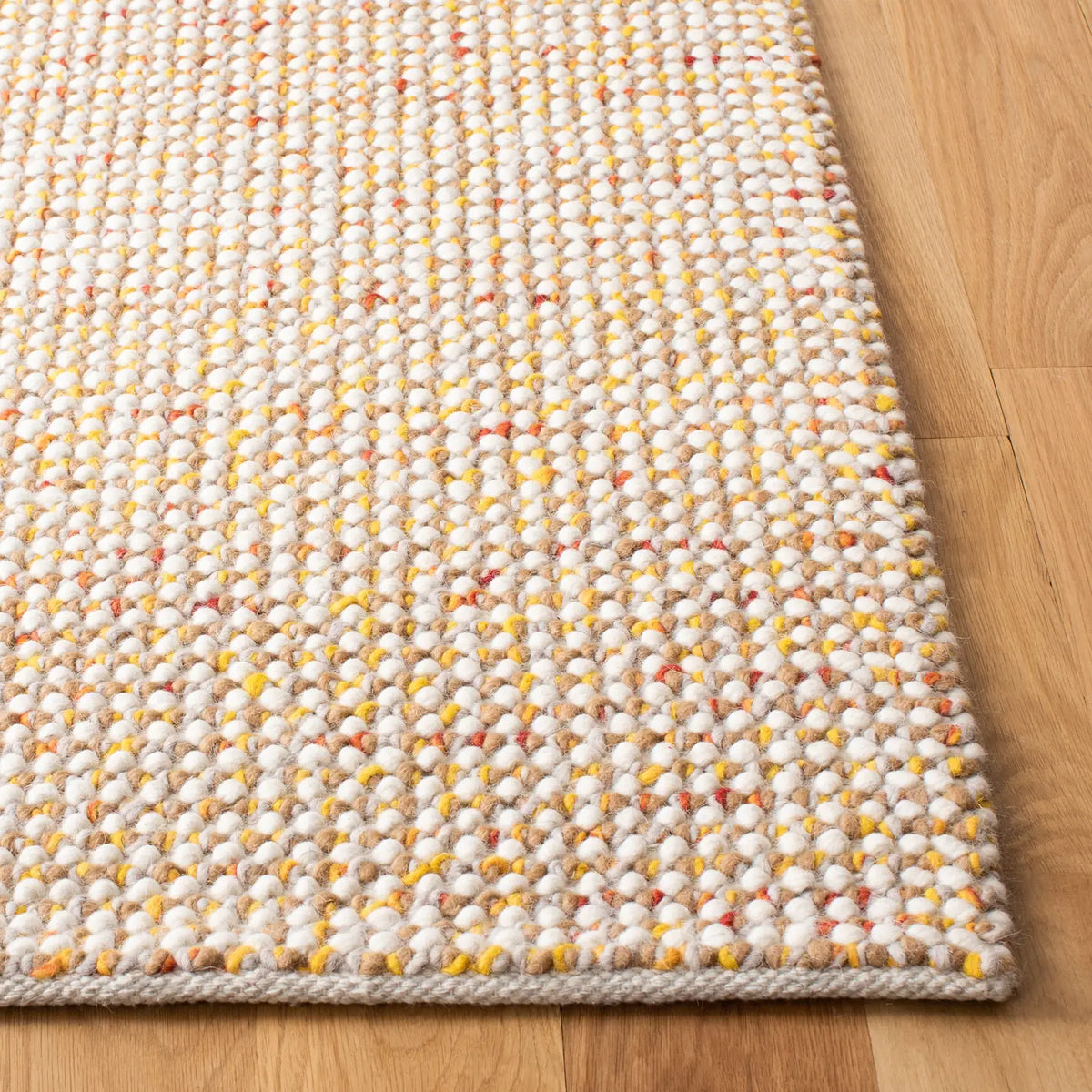 Safavieh Vermont 4'-0" x 6'-0" Rug in Ivory / Gold