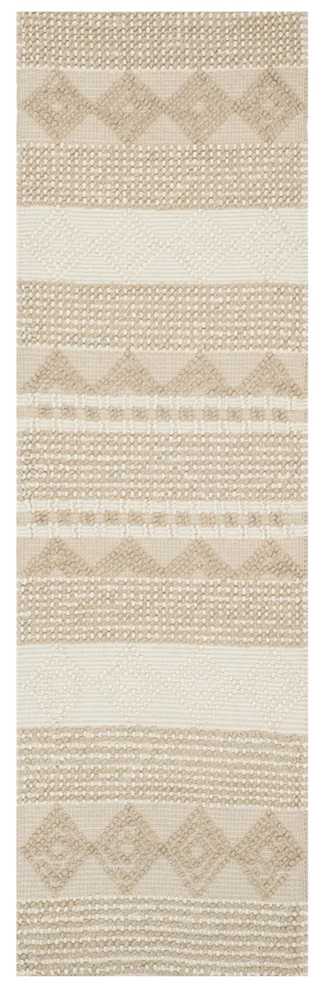 Safavieh Natura 2'-3" x 10'-0" Rug in Beige / Ivory