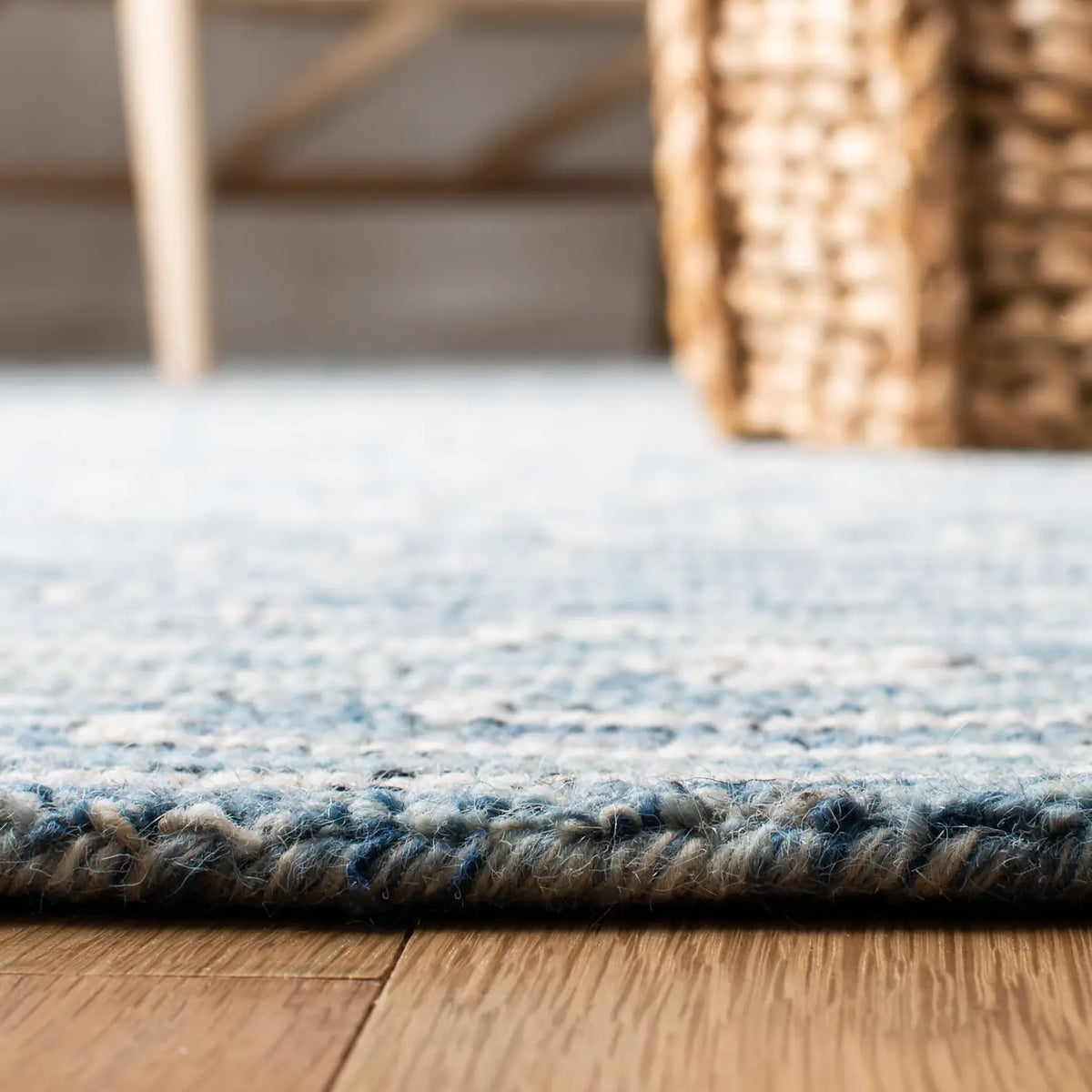 Safavieh Micro-Loop 5'-0" x 8'-0" Rug in Light Blue / Ivory