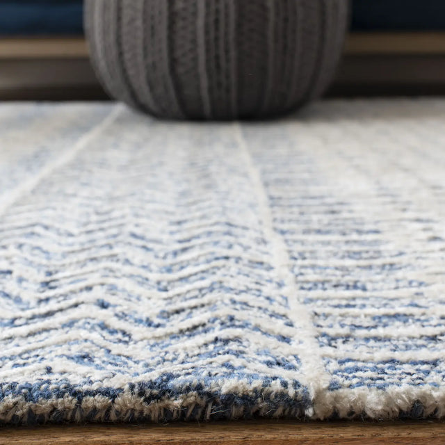 Safavieh Glamour 4'-0" x 6'-0" Rug in Navy / Ivory
