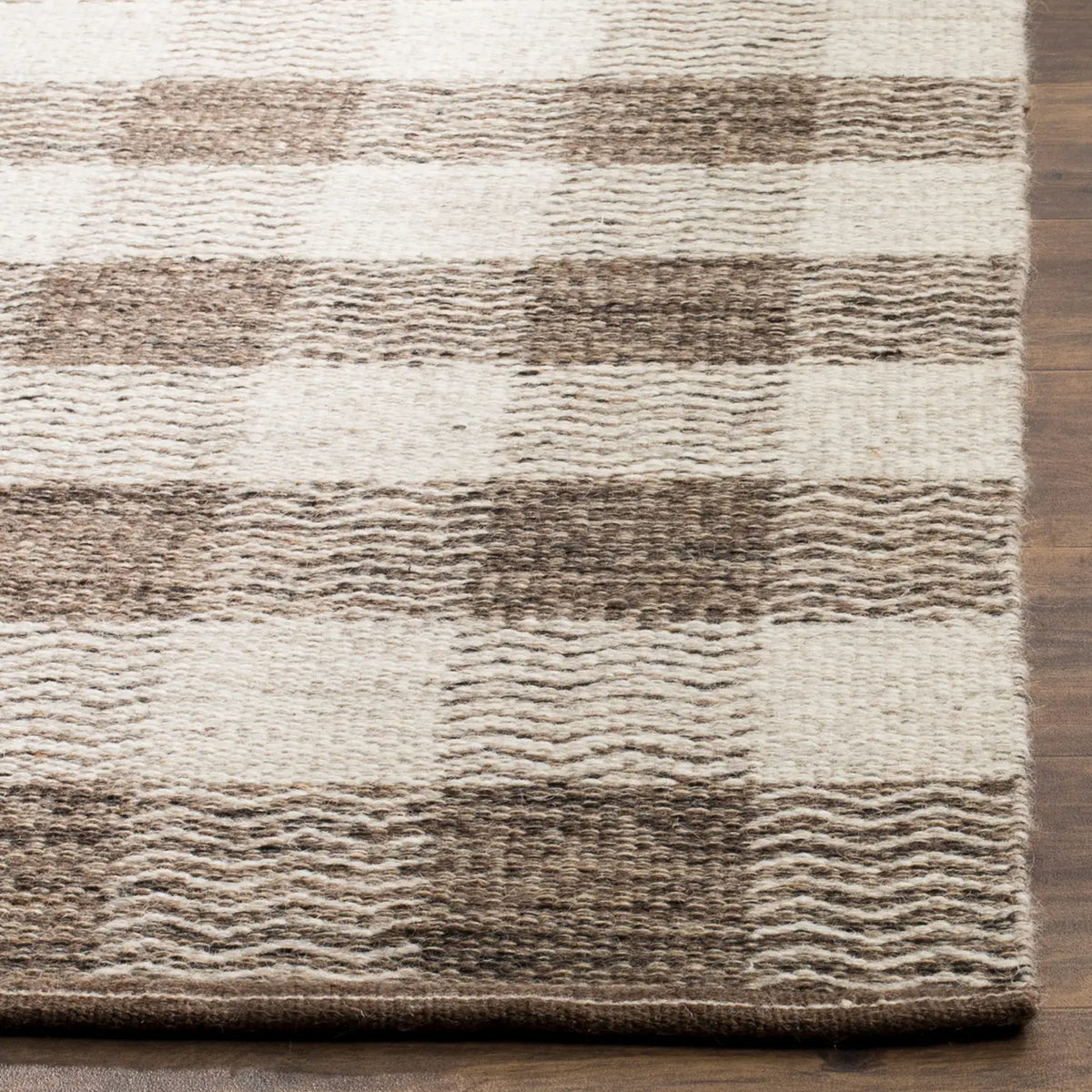 Safavieh Kilim 5'-0" x 8'-0" Rug in Light Grey / Brown
