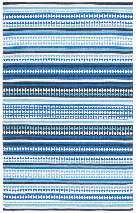 Safavieh Montauk 4'-0" x 6'-0" Rug in Blue / Ivory