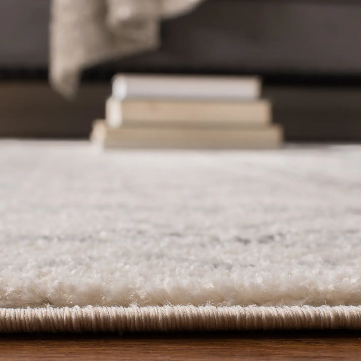 Safavieh Tulum 4'-0" x 6'-0" Rug in Ivory / Grey
