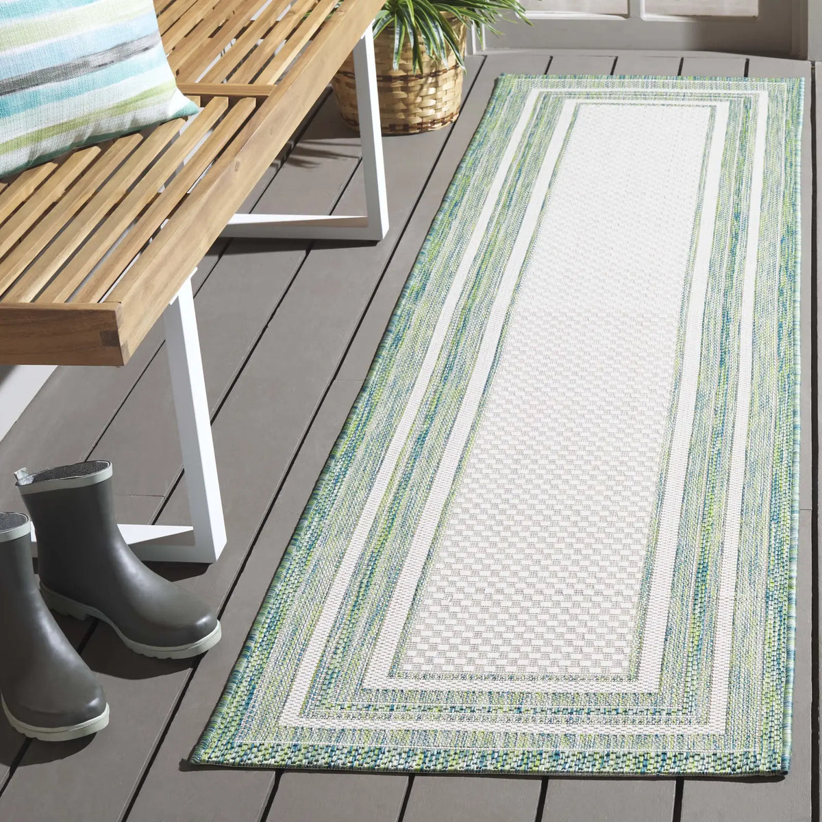 Safavieh Courtyard 2'-3" x 6'-7" Rug in Ivory / Green