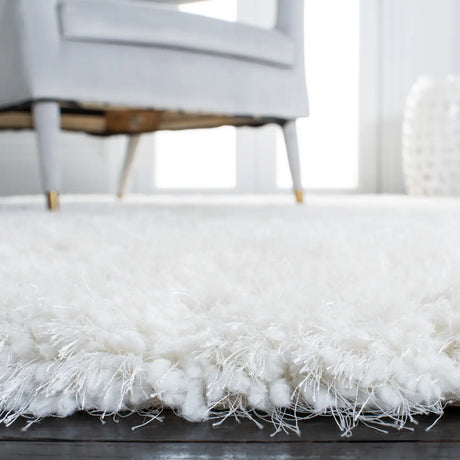 Safavieh Shag 4'-0" x 6'-0" Rug in Ivory