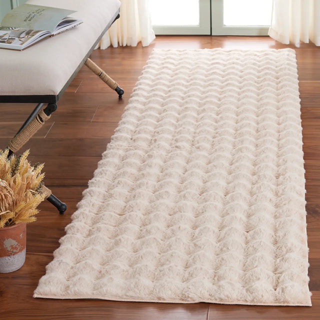 Safavieh Faux Rabbit Bubble 100 2'-6" x 8'-0" Rug in Beige
