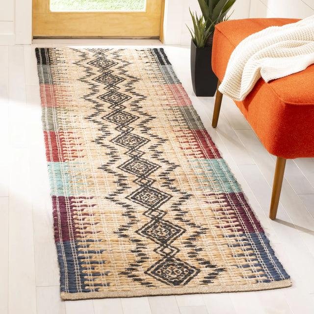 Safavieh Cape Cod 2'-3" x 8'-0" Rug in Natural / Black