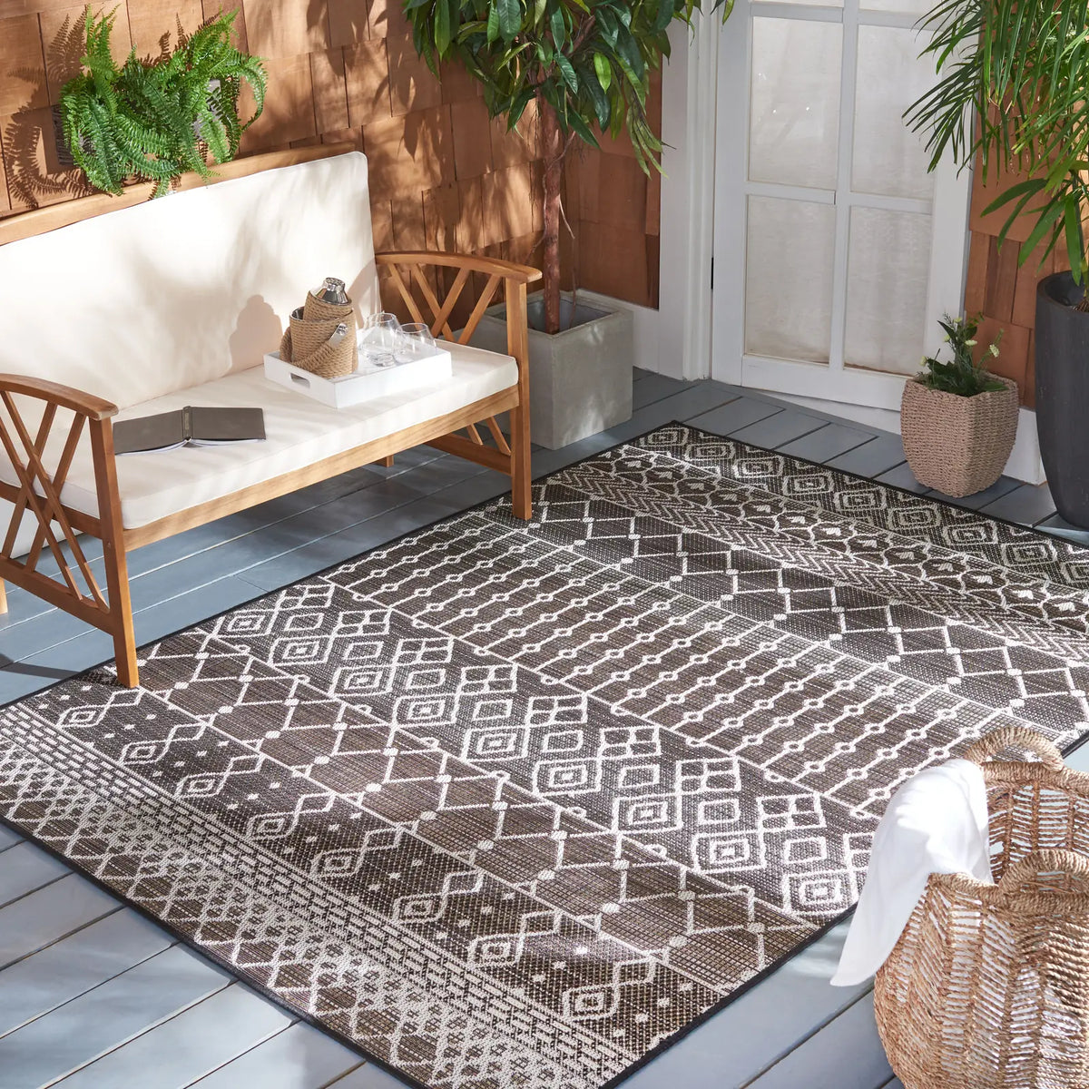 Safavieh Havana 4'-5" x 6'-5" Rug in Brown / Ivory