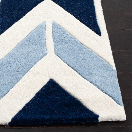 Safavieh Chatham 4'-0" x 6'-0" Rug in Dark Blue / Light Blue