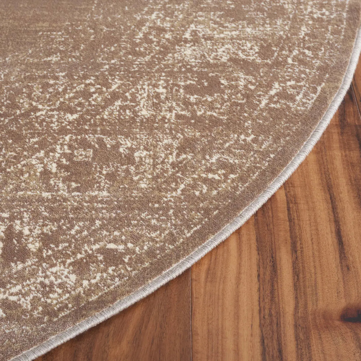 Safavieh Vintage 5'-3" x 7'-6" Rug in Taupe