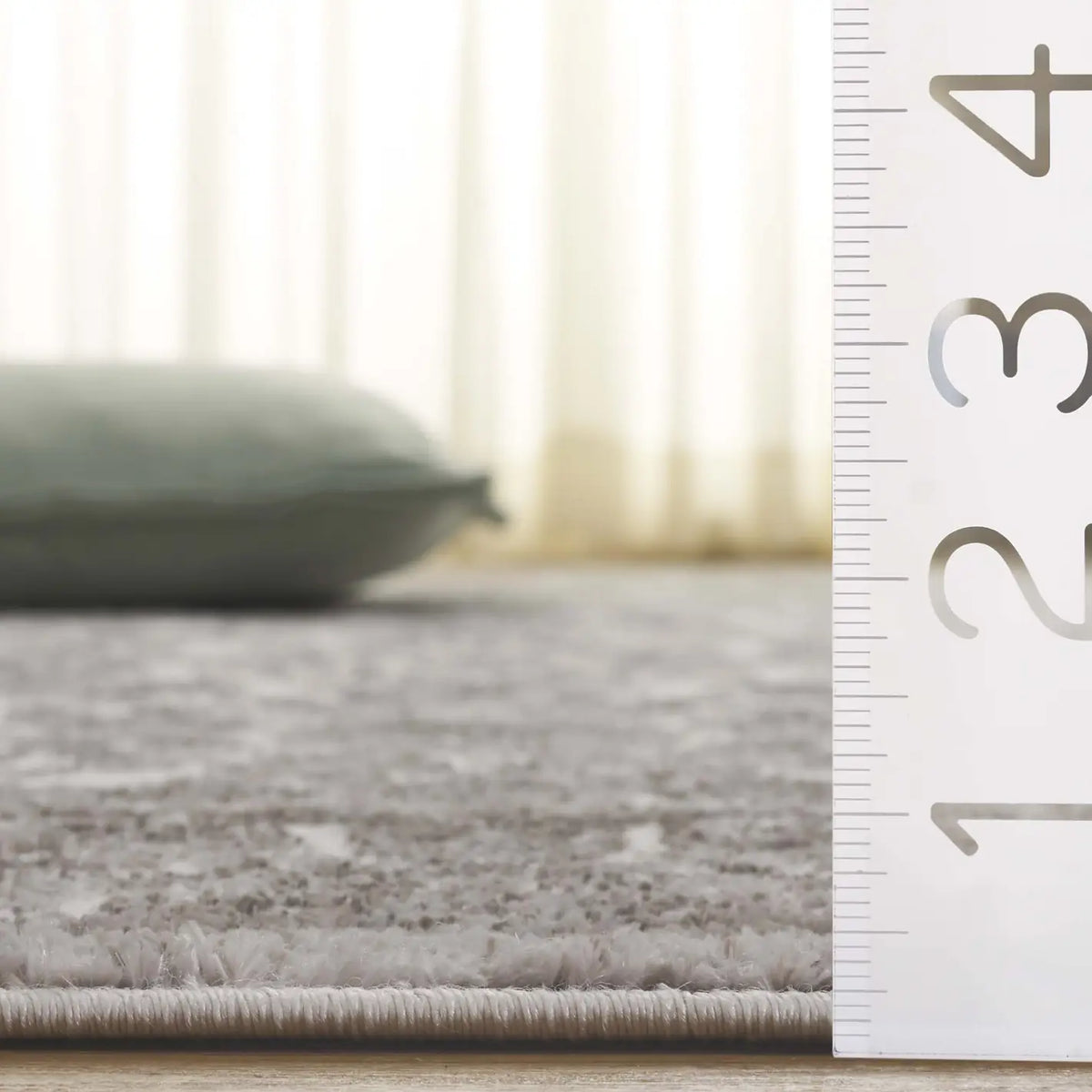 Safavieh Orchard 4'-0" x 6'-0" Rug in Ivory / Silver
