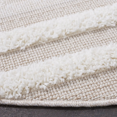 Safavieh Trends 5'-3" x 5'-3" Rug in Beige / Ivory