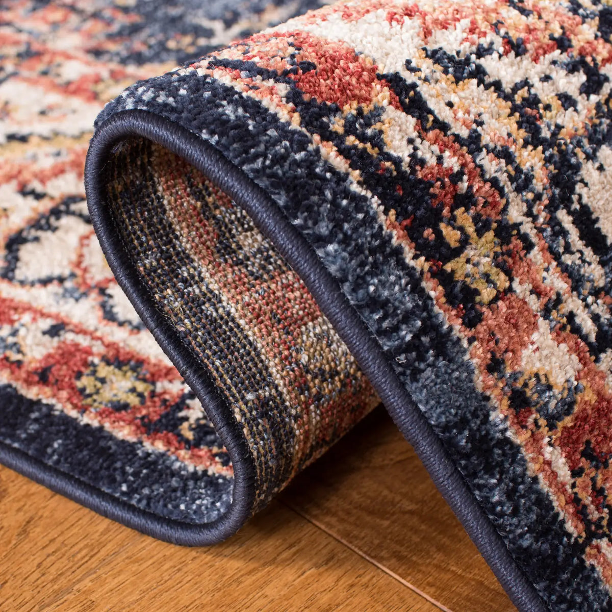 Safavieh Charleston 4'-0" x 6'-0" Rug in Navy / Ivory