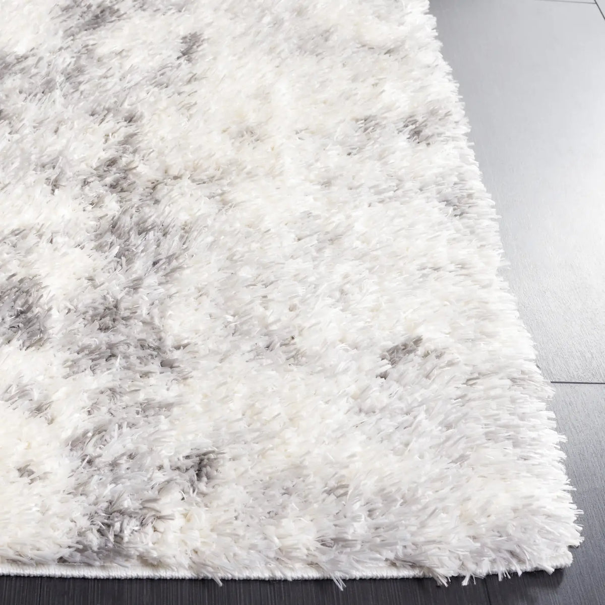 Safavieh Lindsay Shag 4'-0" x 6'-0" Rug in Ivory / Grey
