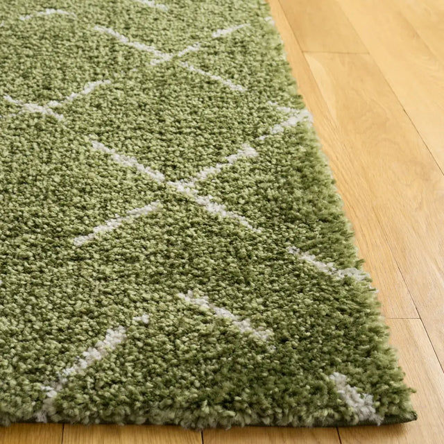 Safavieh Arizona Shag 5'-1" x 7'-6" Rug in Green / Ivory