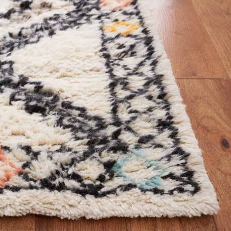 Safavieh Kenya 5'-0" x 8'-0" Rug in Natural / Multi