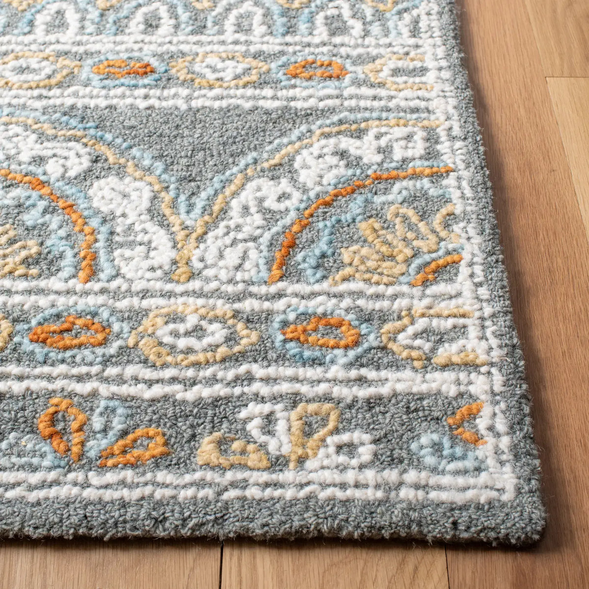 Safavieh Blossom 4'-0" x 6'-0" Rug in Grey / Ivory