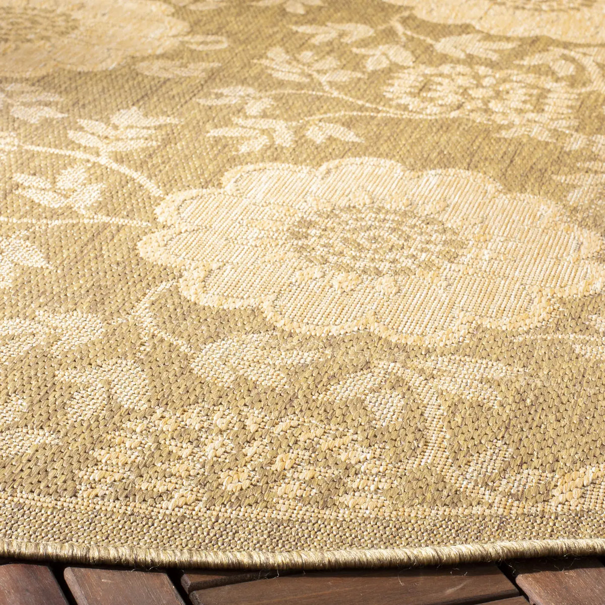 Safavieh Courtyard 6'-7" x 6'-7" Rug in Gold / Natural