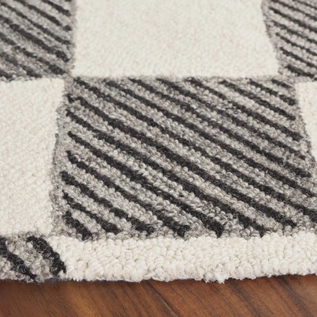 Safavieh Ebony 6'-0" x 6'-0" Rug in Black / Ivory