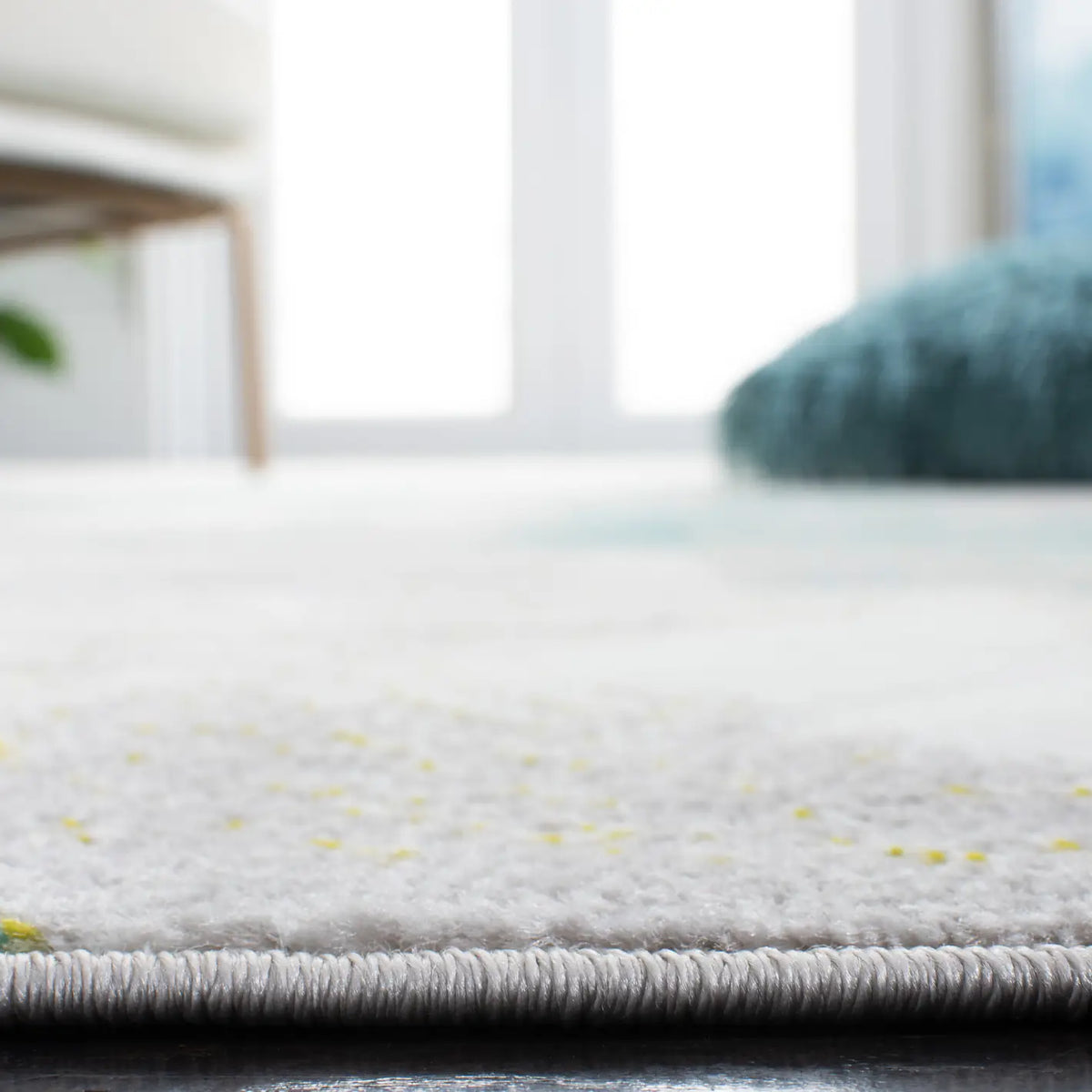 Safavieh Skyler 4'-0" x 6'-0" Rug in Grey / Green