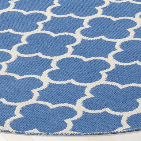 Safavieh Montauk 6'-0" x 6'-0" Rug in Blue / Ivory