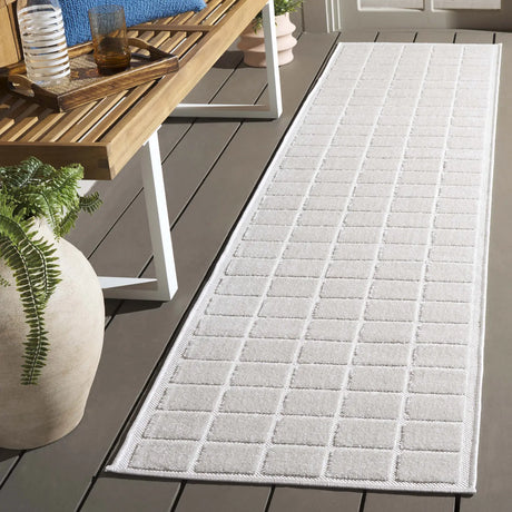 Safavieh Stella 2'-0" x 8'-0" Rug in Ivory