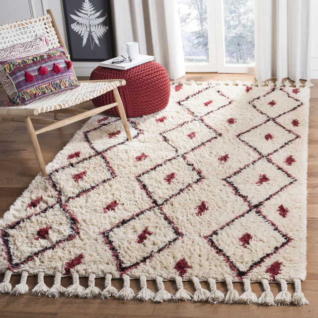 Safavieh Casablanca 5'-0" x 8'-0" Rug in Ivory / Fuchsia