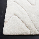 Safavieh Manhattan 4'-0" x 6'-0" Rug in Ivory / Beige