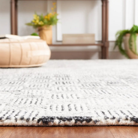 Safavieh Micro-Loop 4'-0" x 6'-0" Rug in Dark Grey / Ivory