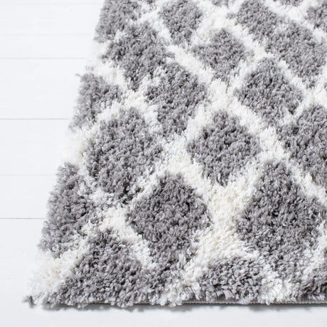 Safavieh Berber Shag 4'-5" x 6'-5" Rug in Light Grey / Cream