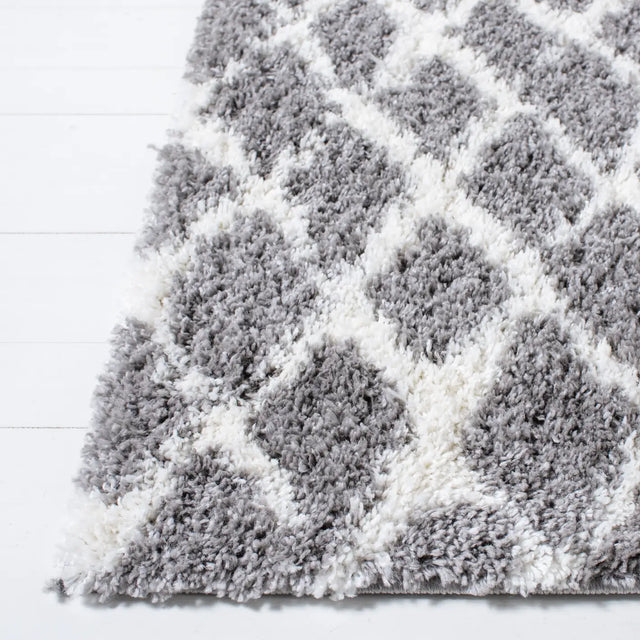 Safavieh Berber Shag 4'-5" x 6'-5" Rug in Light Grey / Cream