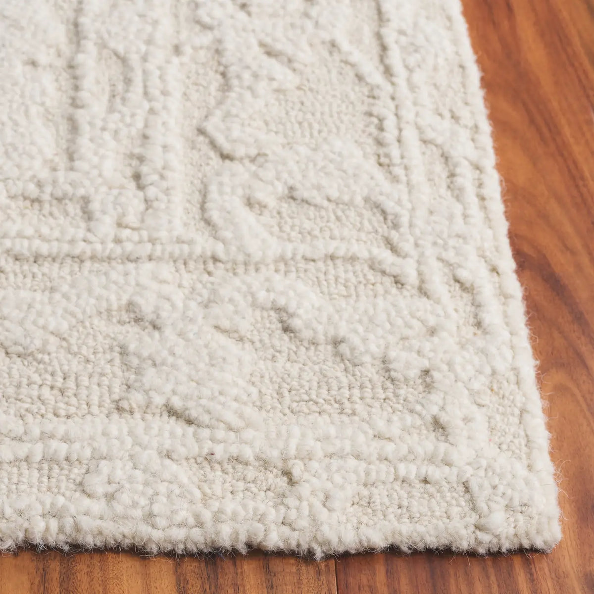 Safavieh Marquee 4'-0" x 6'-0" Rug in Ivory