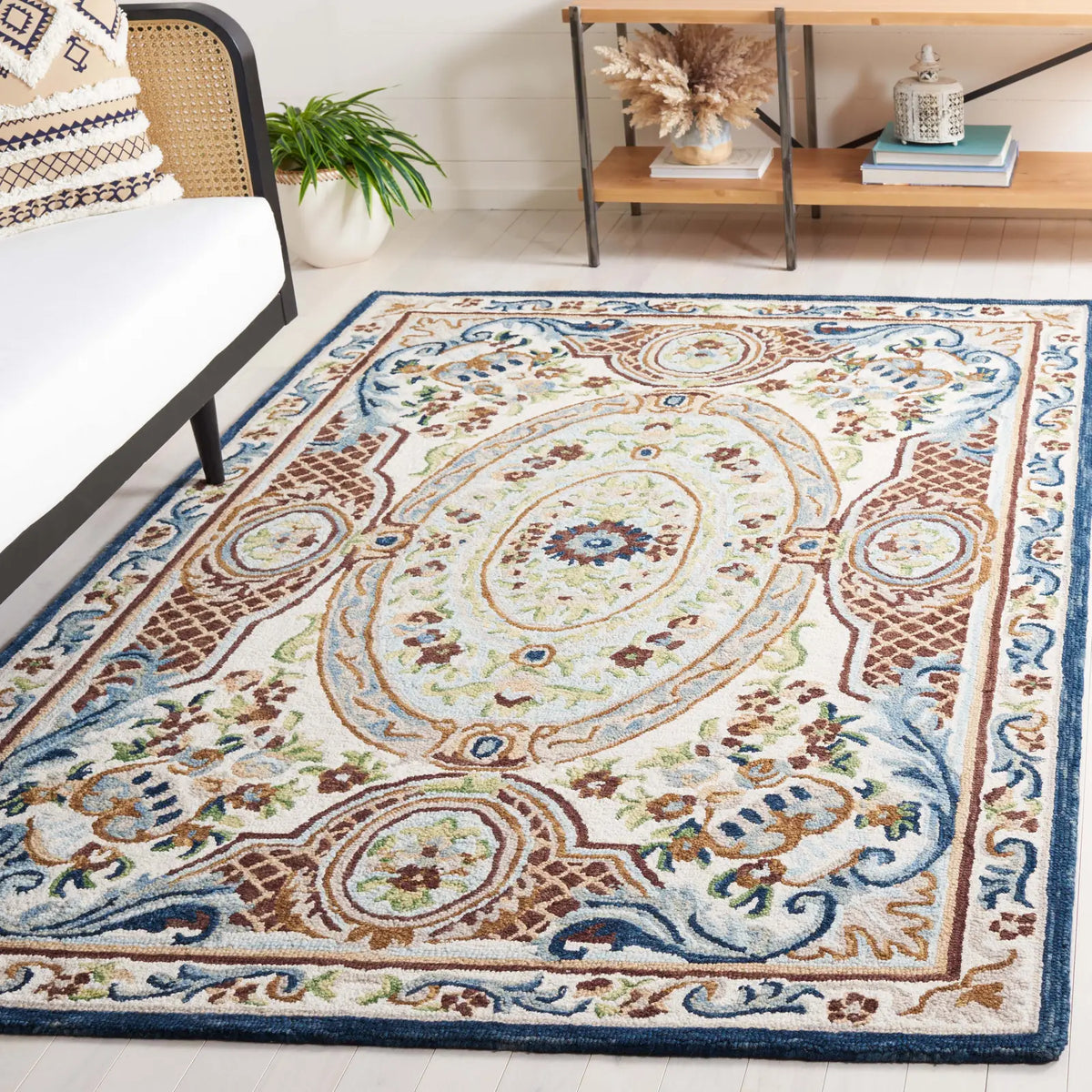 Safavieh Aubusson 4'-0" x 6'-0" Rug in Ivory / Blue