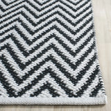 Safavieh Montauk 5'-0" x 7'-0" Rug in Black / Ivory