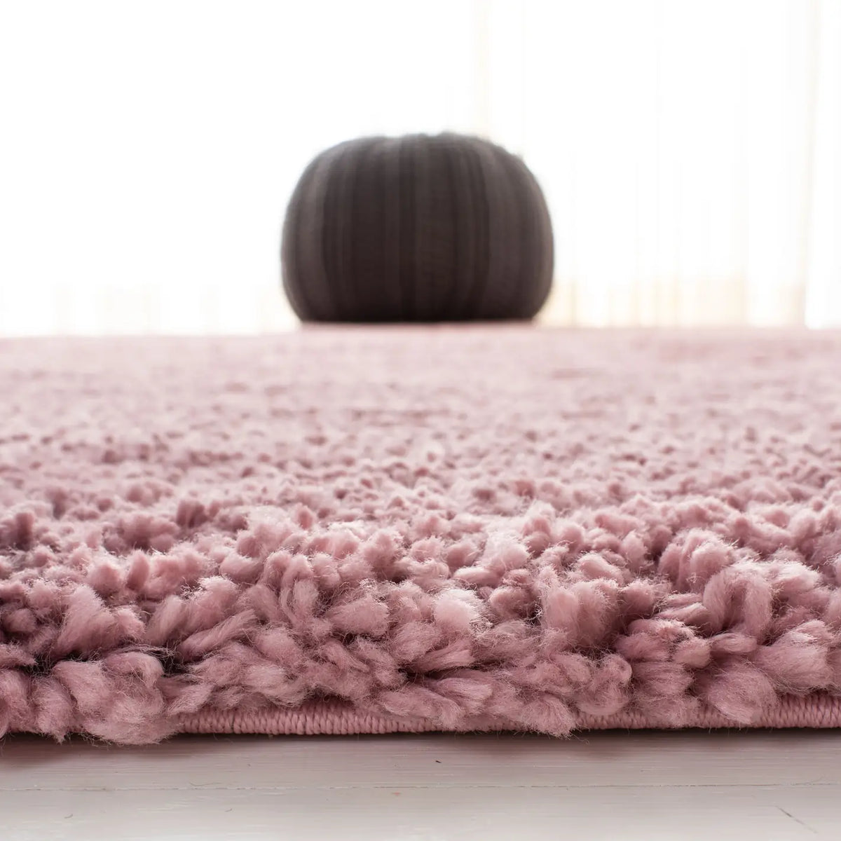 Safavieh Fontana Shag  800 4'-0" x 6'-0" Rug in Pink