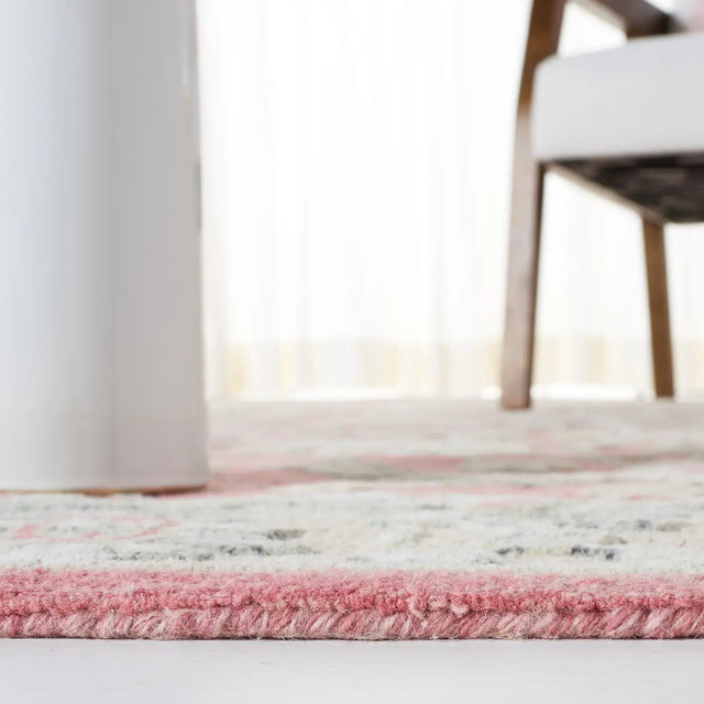 Safavieh Glamour 5'-0" x 8'-0" Rug in Pink / Beige