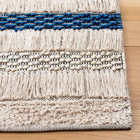 Safavieh Natura 4'-0" x 6'-0" Rug in Beige / Navy