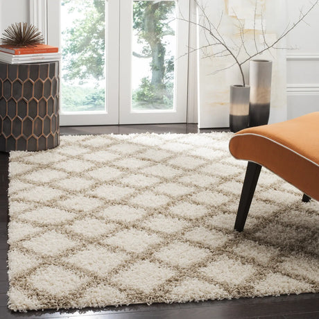 Safavieh Sgd-Dallas Shag 4'-0" x 6'-0" Rug in Ivory / Beige