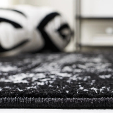 Safavieh Adirondack 4'-0" x 6'-0" Rug in Black / Ivory